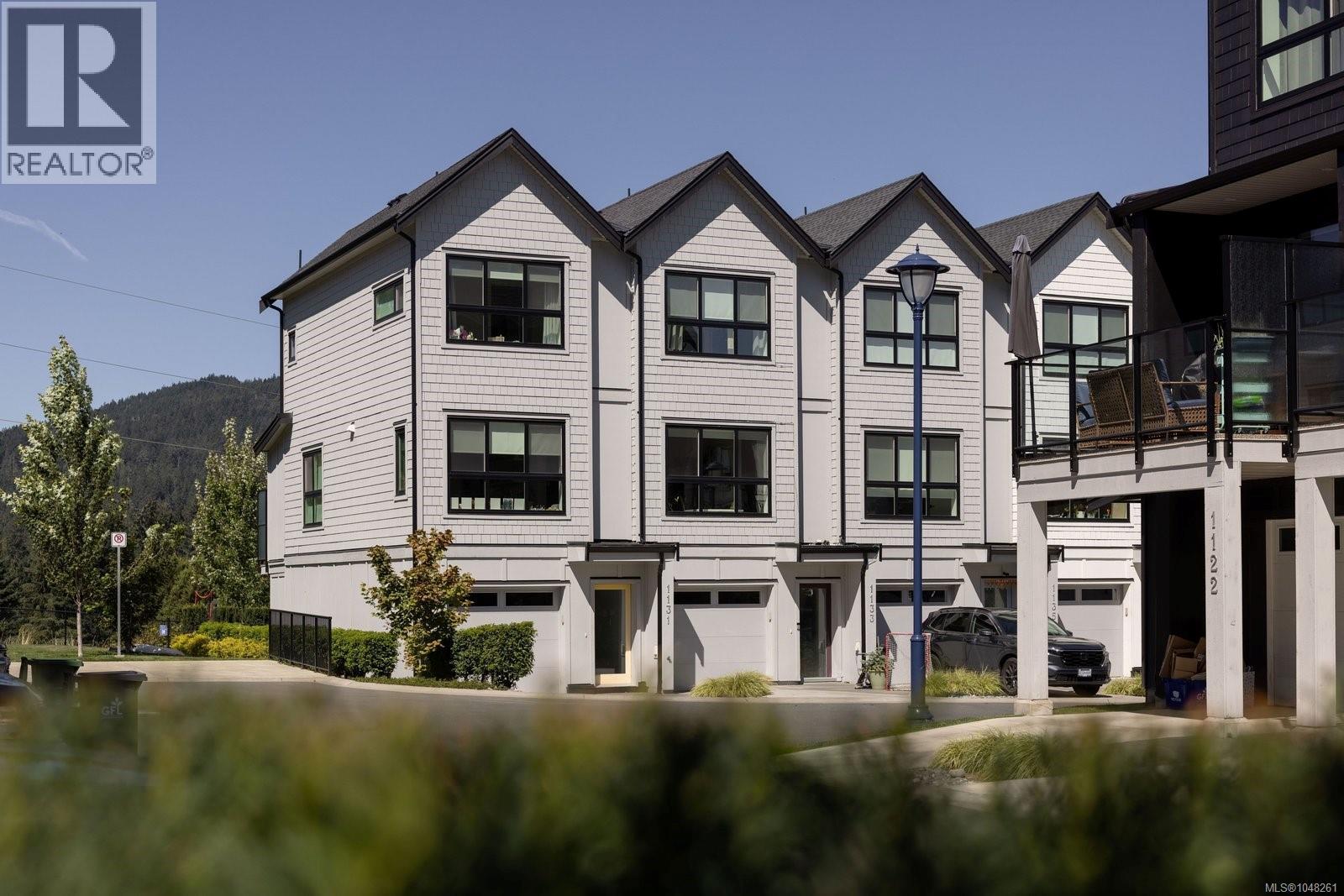 1133 Pullman Close - 1