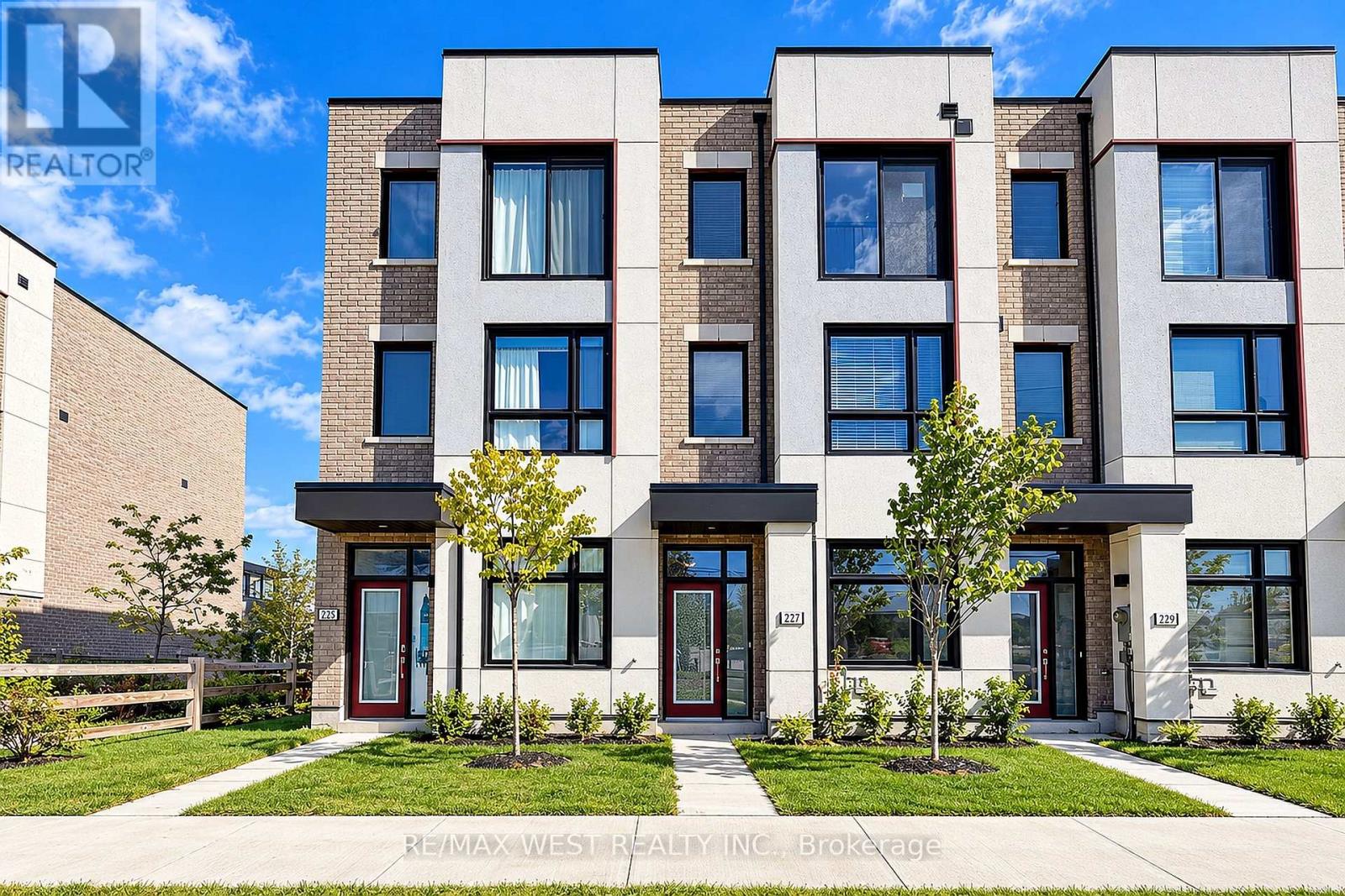 227 MONARCH AVENUE, Ajax (South West)