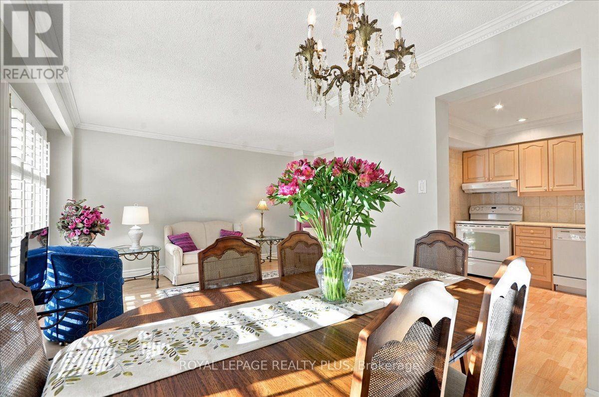 4- 1951 Rathburn Road East, Mississauga, ON photo 10