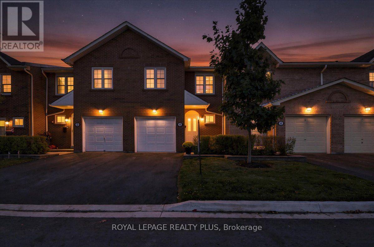 4- 1951 Rathburn Road East, Mississauga, ON photo 2