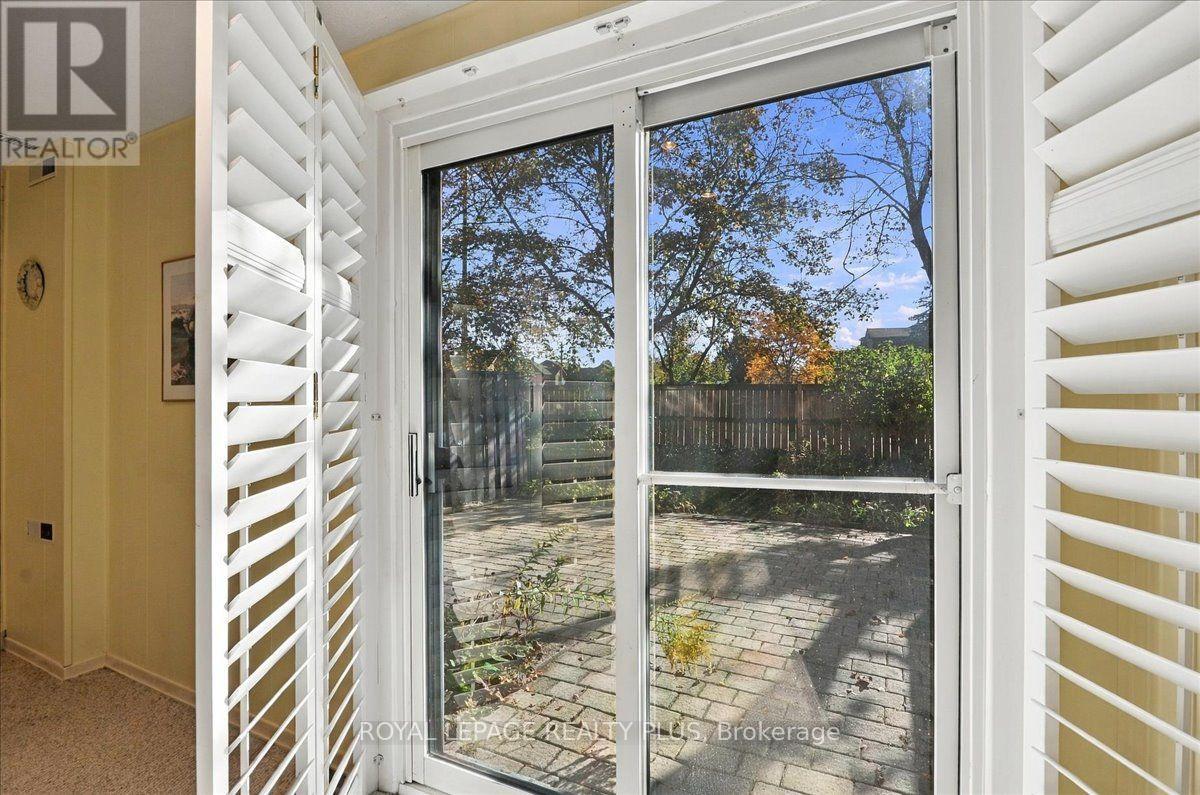 4- 1951 Rathburn Road East, Mississauga, ON photo 34