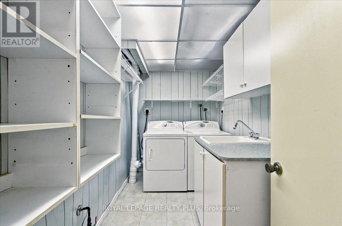 4- 1951 Rathburn Road East, Mississauga, ON photo 36