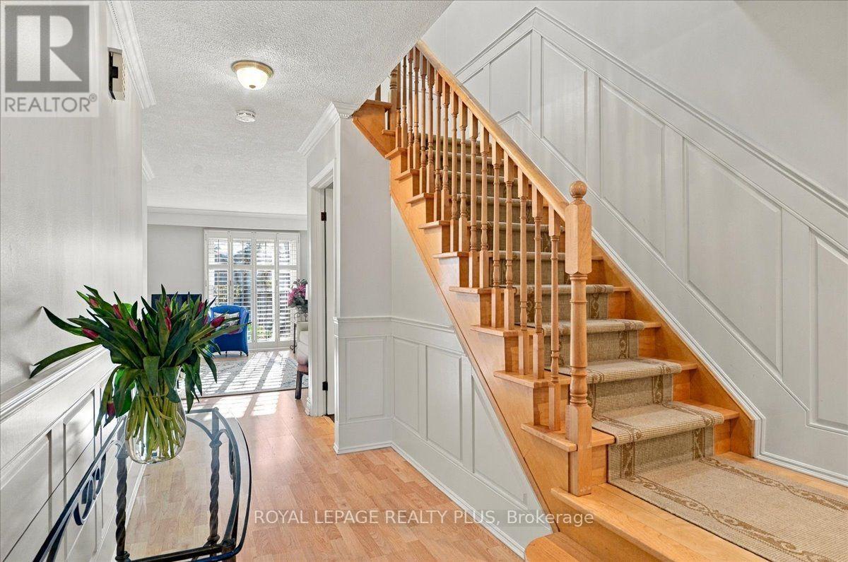 4- 1951 Rathburn Road East, Mississauga, ON photo 5