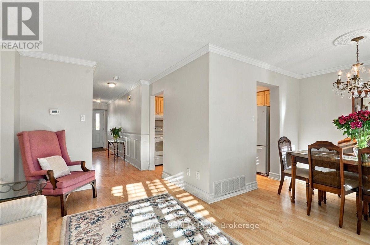 4- 1951 Rathburn Road East, Mississauga, ON photo 8