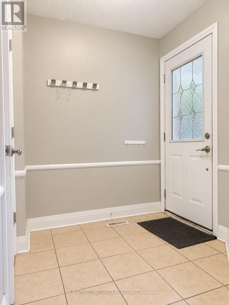 29- 1580 Lancaster Drive, Oakville, ON photo 3