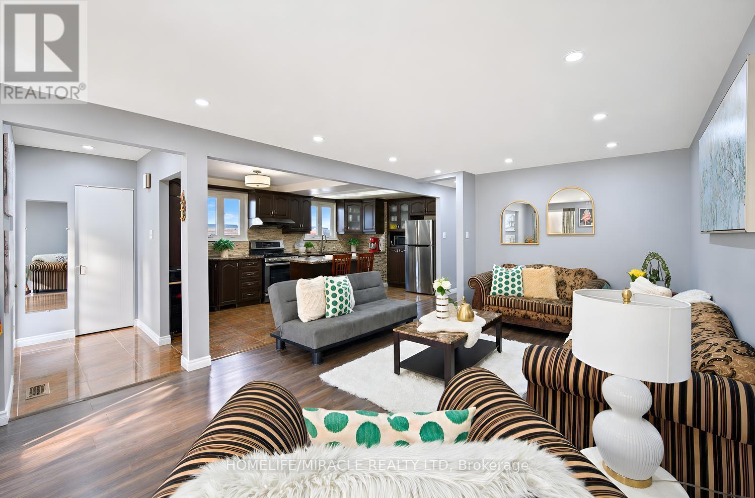 14 Tinton Crescent, Toronto, ON photo 11