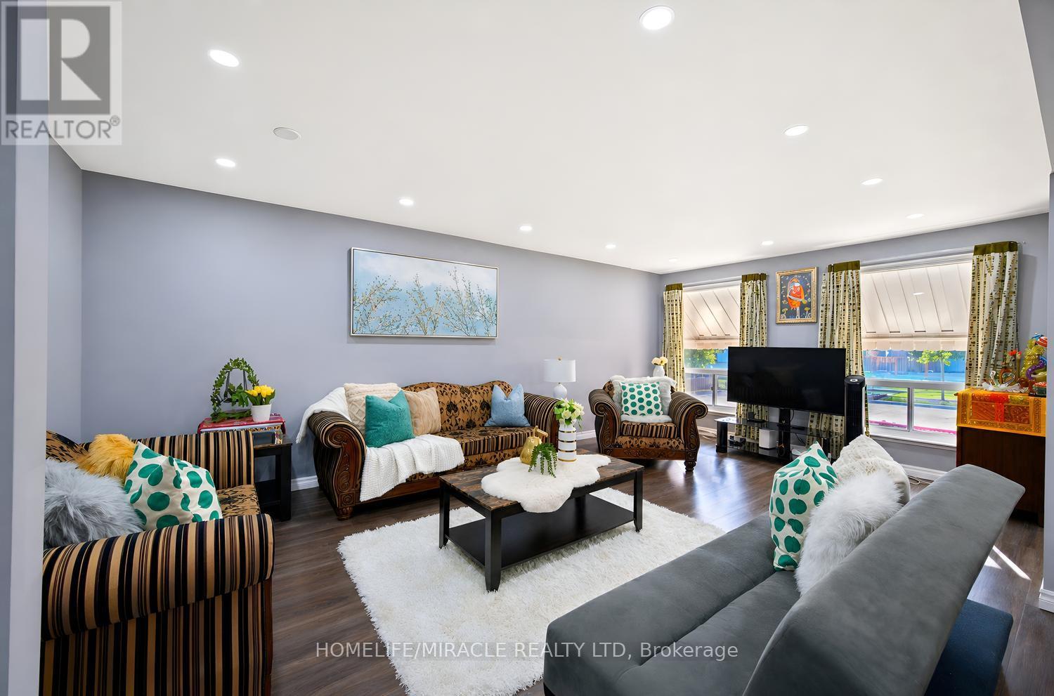 14 Tinton Crescent, Toronto, ON photo 8