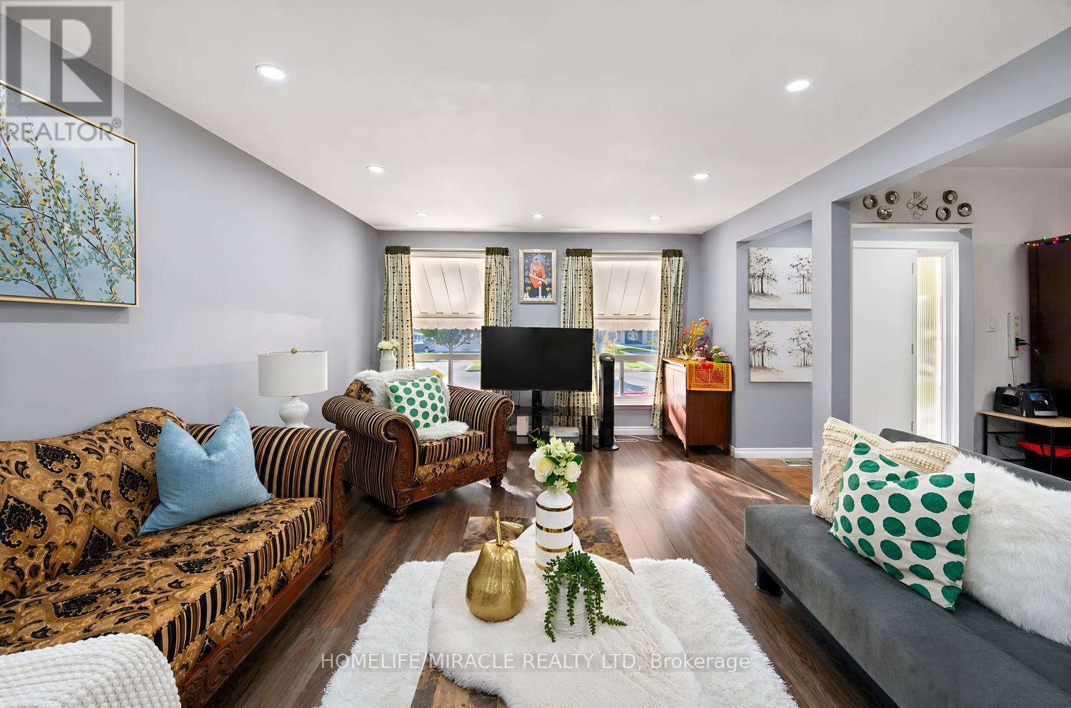 14 Tinton Crescent, Toronto, ON photo 9