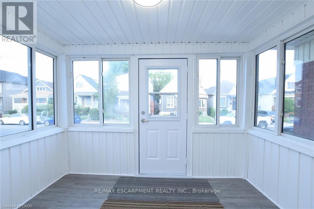 26 FAIRVIEW AVENUE, Hamilton (Crown Point) — photo 3