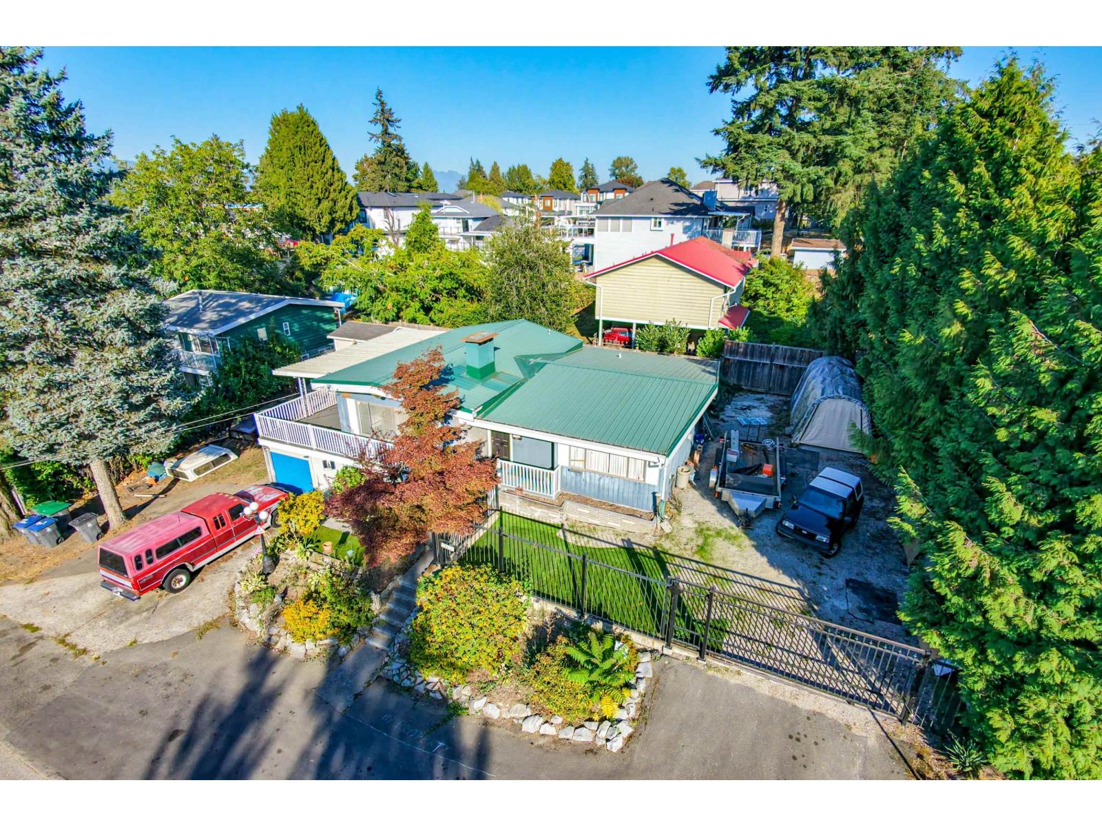 5 Bed, 2 Bath House for Sale in Surrey – 10810 129 STREET, Surrey – MLS# R3177165 - Image 2