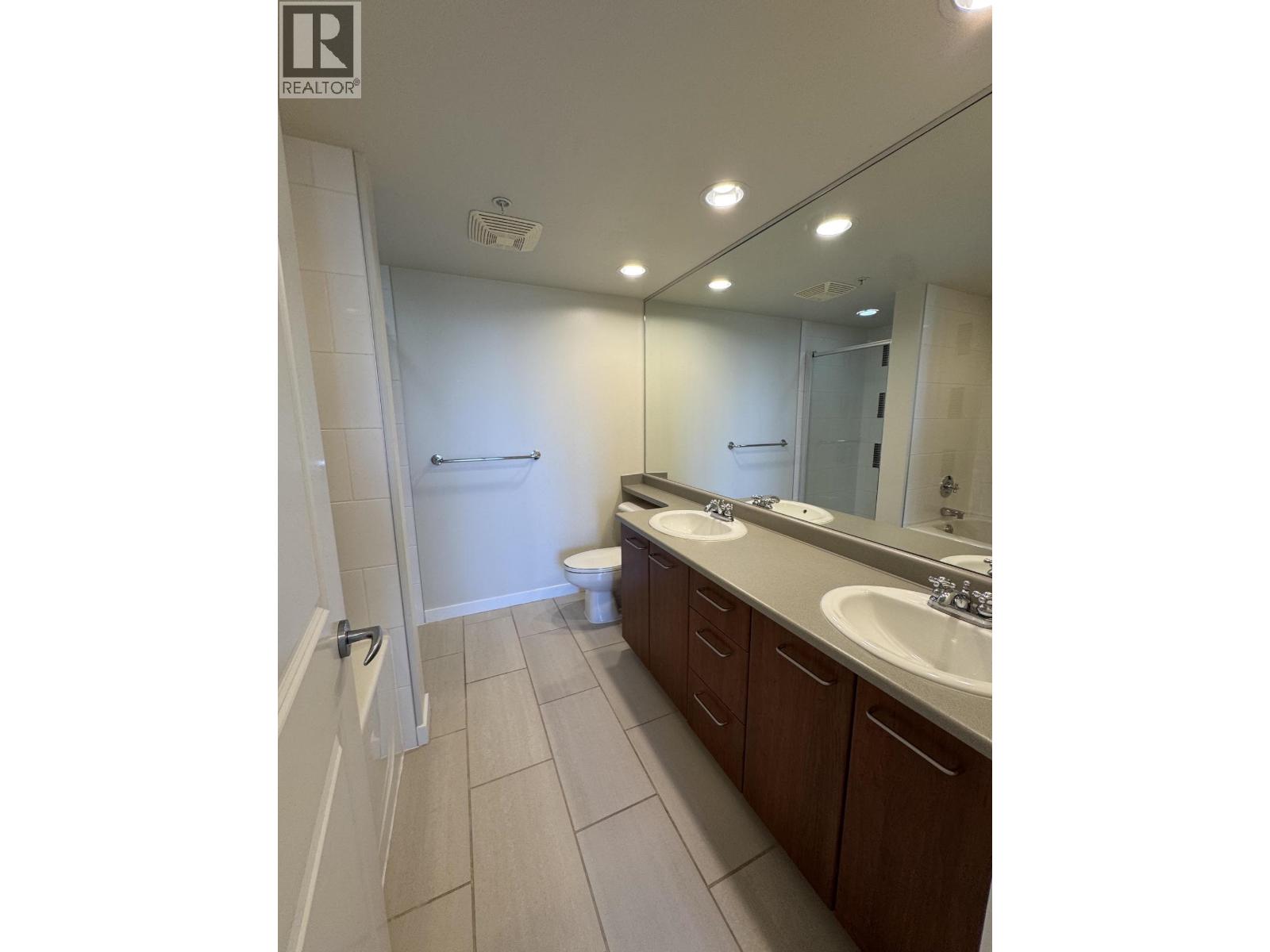 307 4333 CENTRAL BOULEVARD, Burnaby - Image 1
