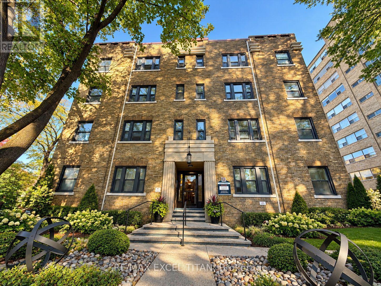 4 - 1 MALLORY GARDENS, Toronto (Yonge-St. Clair) — photo 2