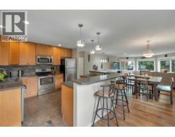Living room - 1065 Springbok Rd, Campbell River, BC V9W7K7 Photo 8