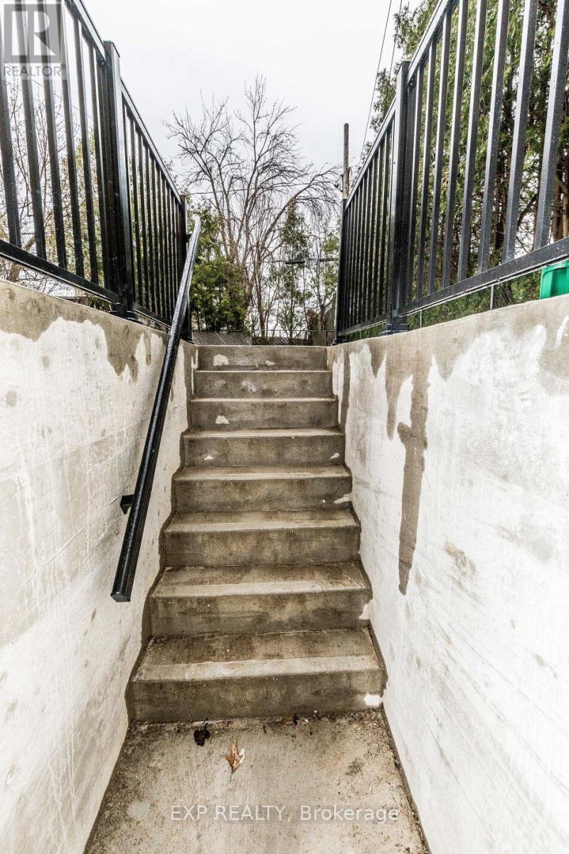 BASEMENT APARTMENT - 91 CORBY CRESCENT, Brampton (Brampton South) — photo 2