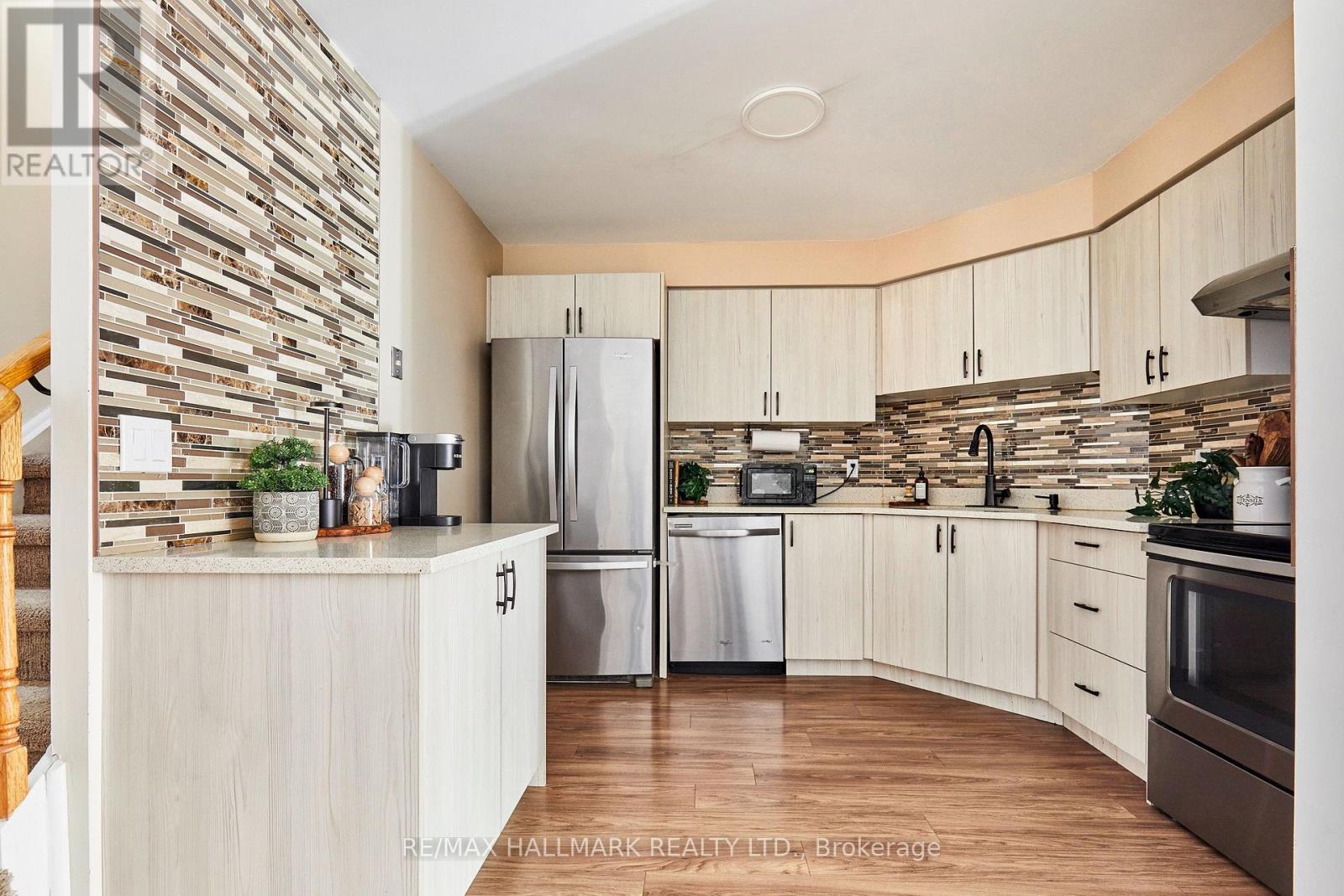305- 1400 The Esplanade Center North, Pickering, ON photo 2