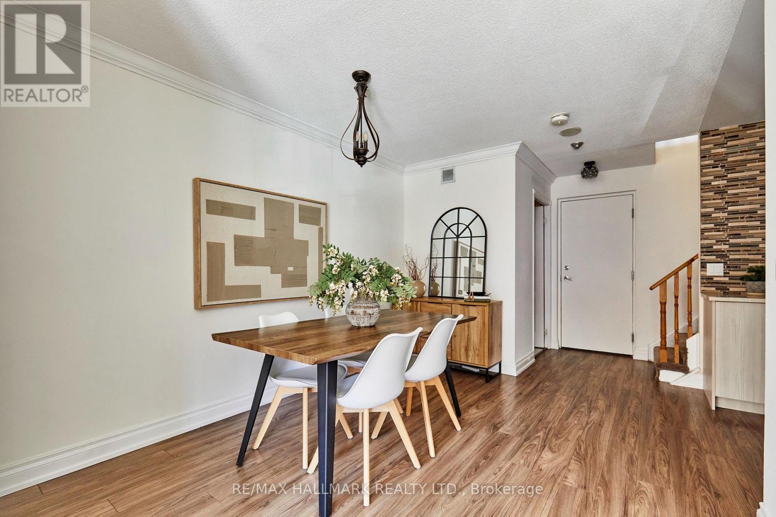 305- 1400 The Esplanade Center North, Pickering, ON photo 3