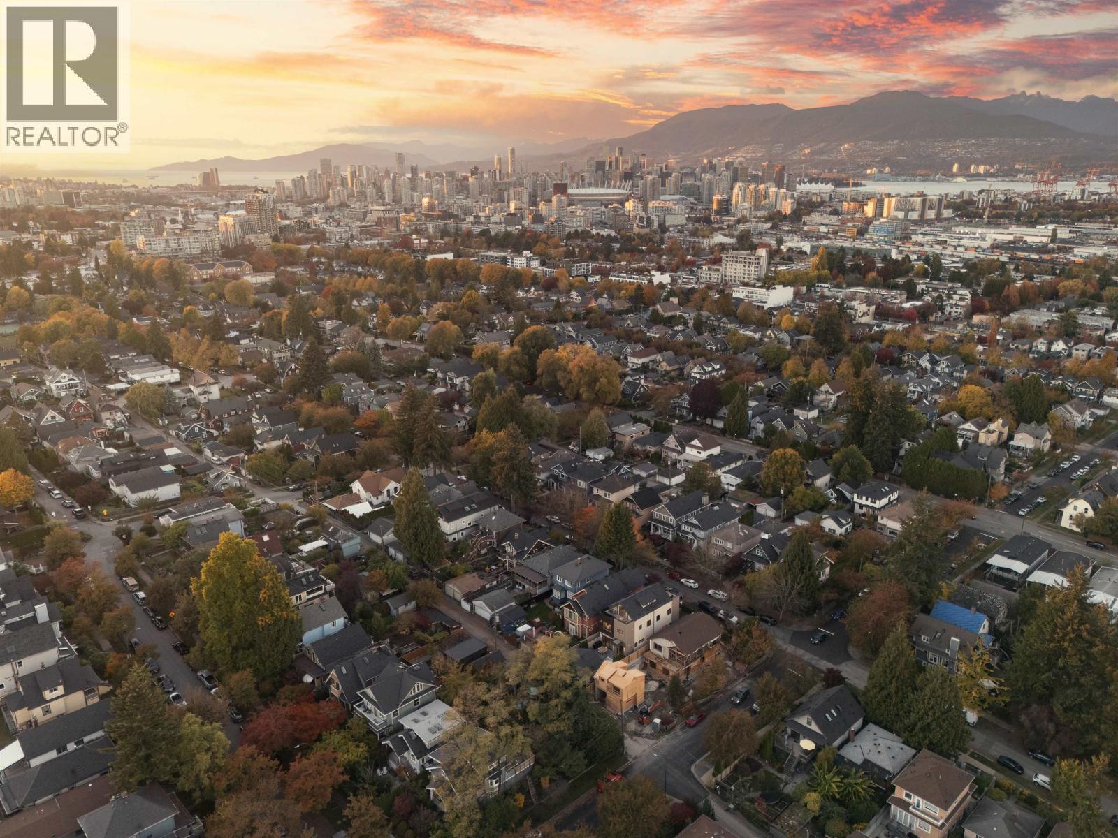 1 882 E 13 AVENUE, Vancouver - Image 1
