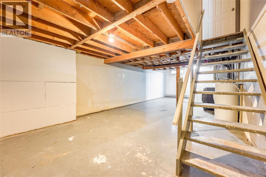 #13 243 HAMPTON AVENUE - 17