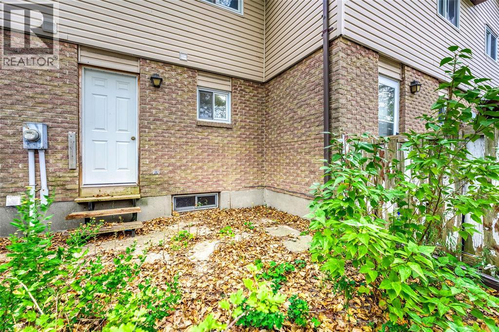 #13 243 HAMPTON AVENUE - 3