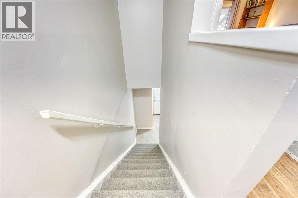 #13 243 HAMPTON AVENUE - 13