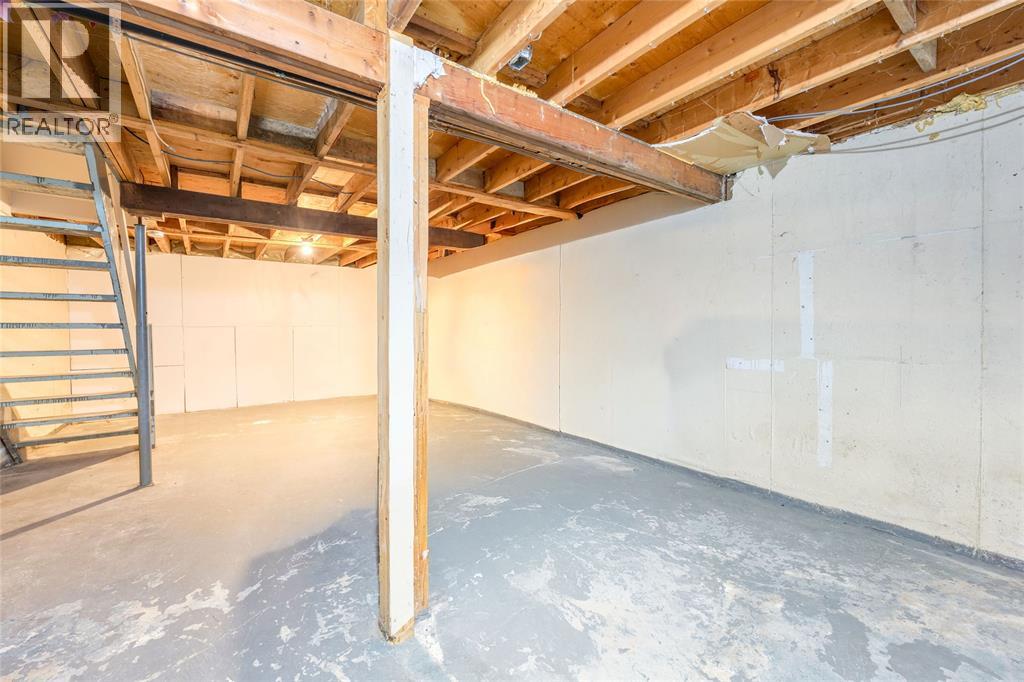 #13 243 HAMPTON AVENUE - 20