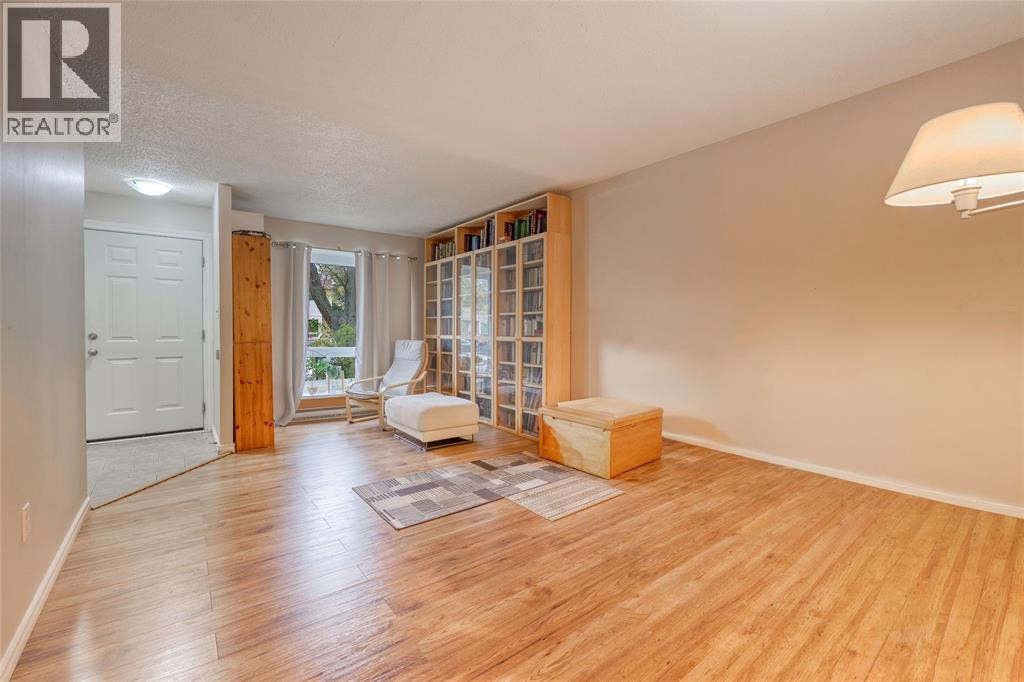 #13 243 HAMPTON AVENUE - 5
