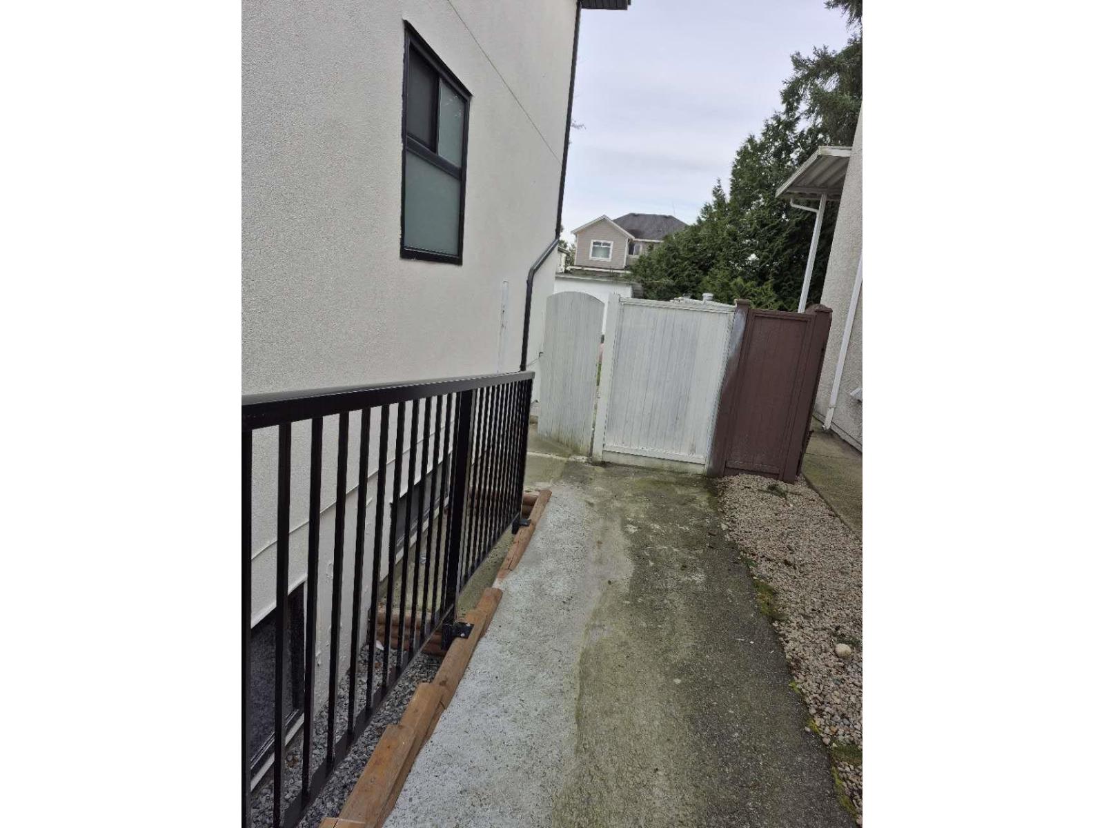 Photo of 7622 147A STREET 29