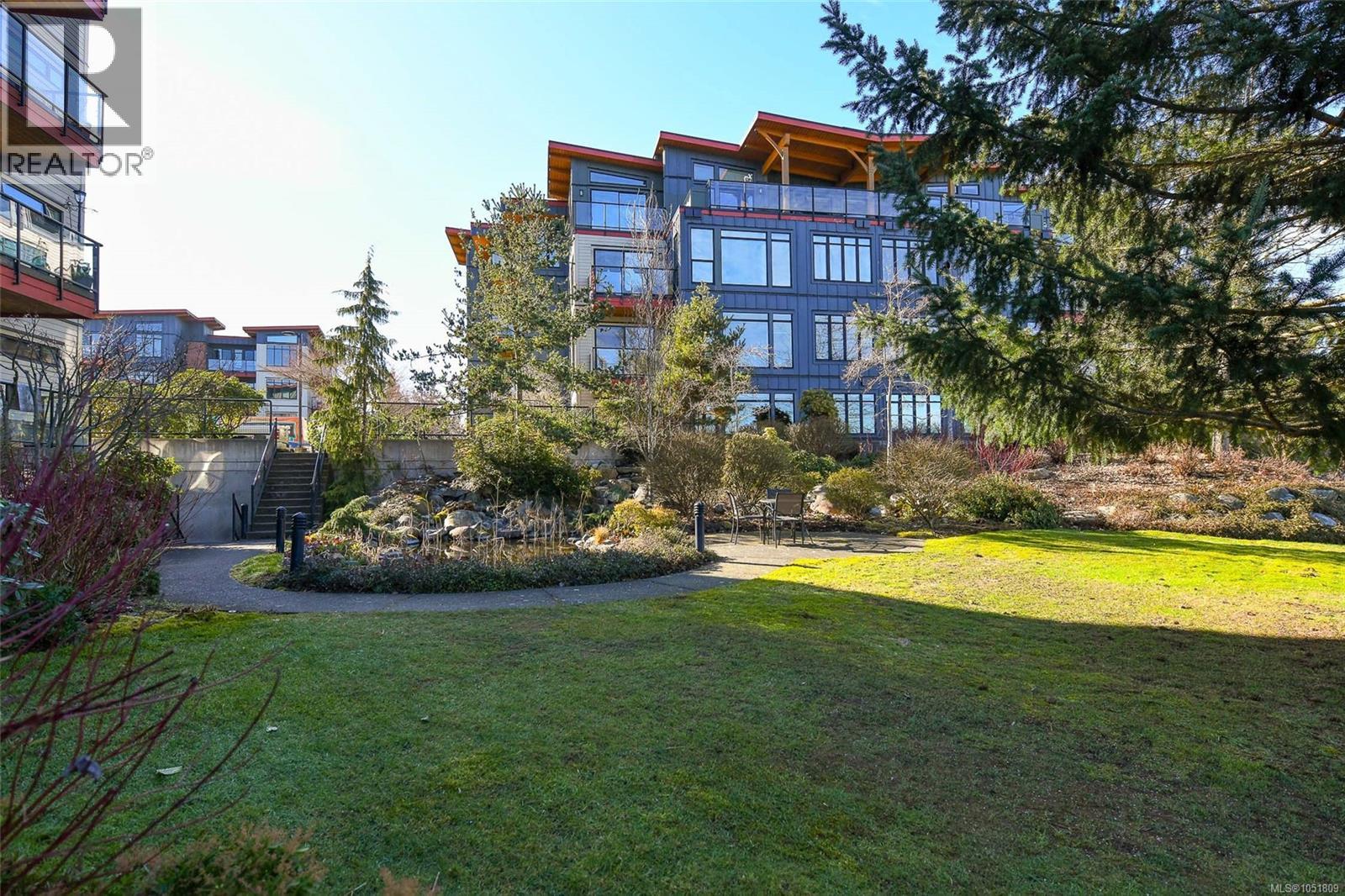 322 2300 Mansfield Dr, Courtenay - Image 1