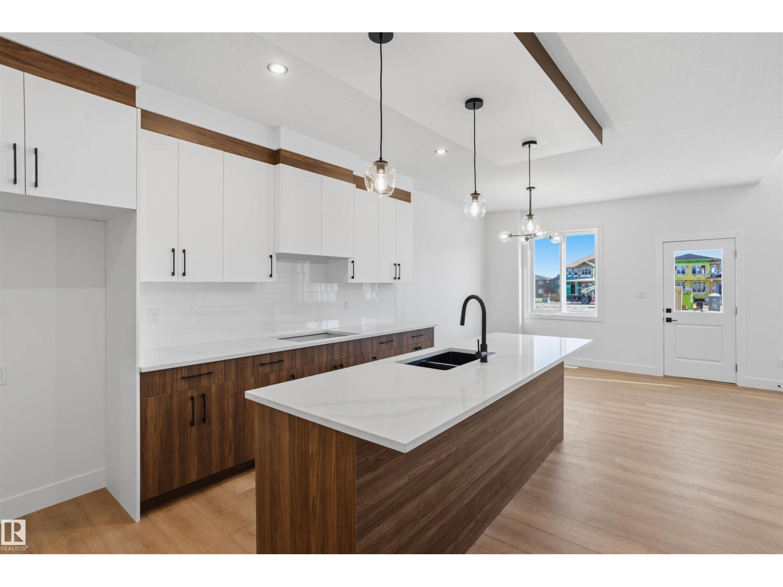 1790 Crossbill LO NW, Edmonton — photo 9