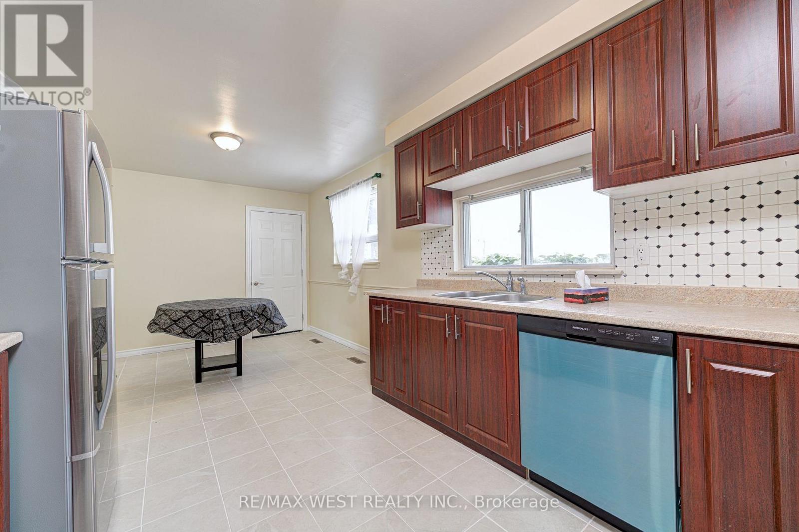 UPPER LVL - 18 GLENFOREST ROAD, Brampton (Northgate) — photo 3