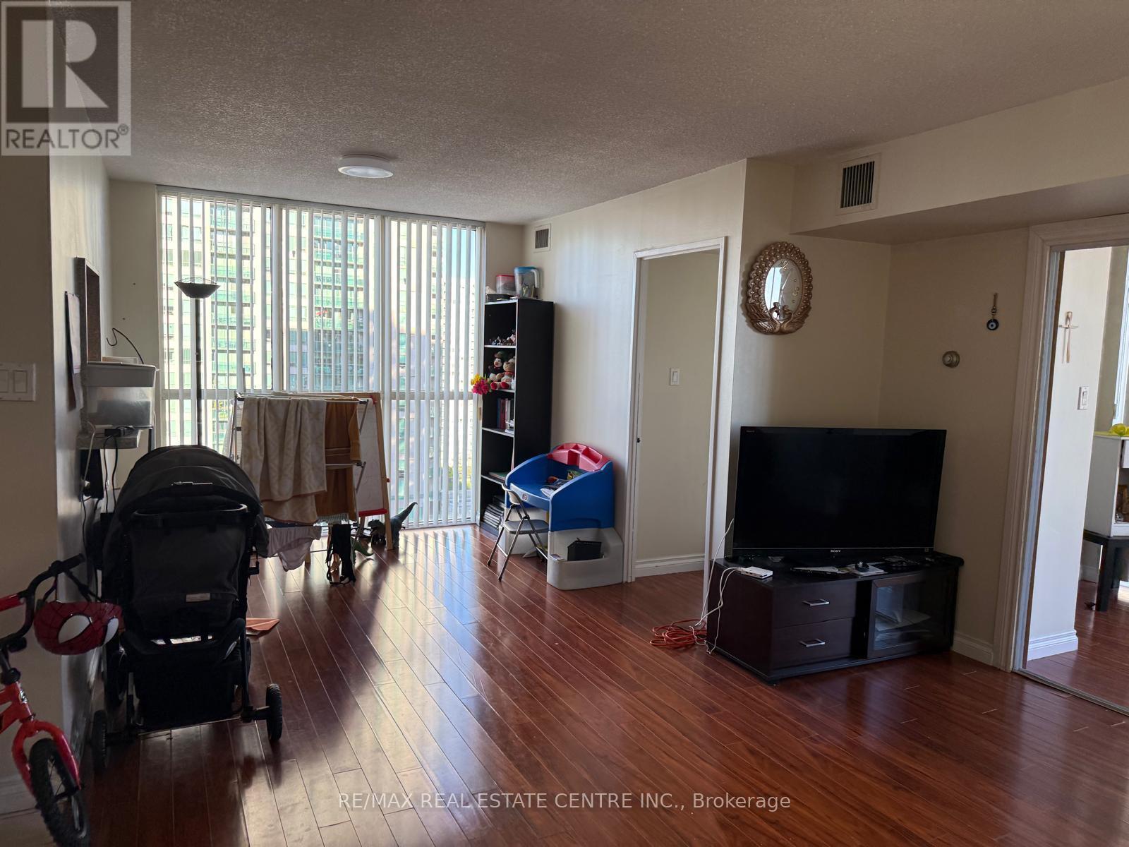 #1210 265 ENFIELD PLACE - 7