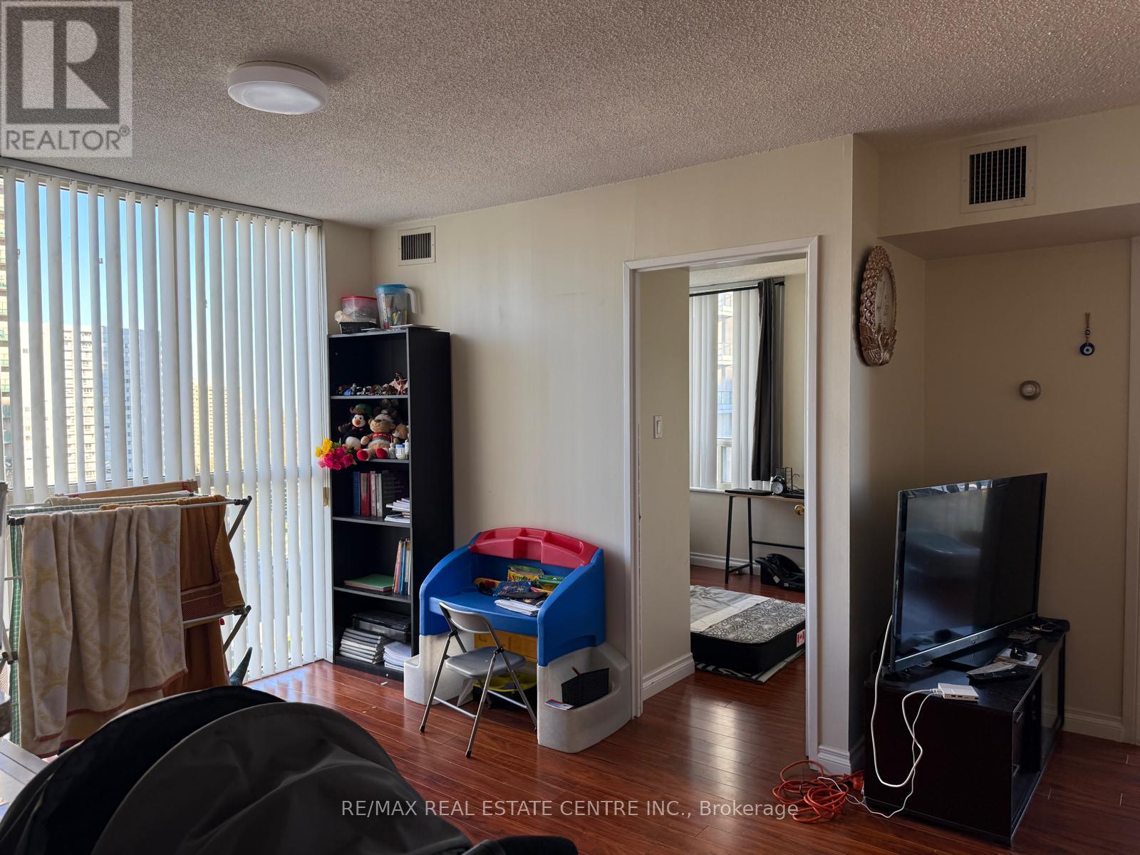 #1210 265 ENFIELD PLACE - 17