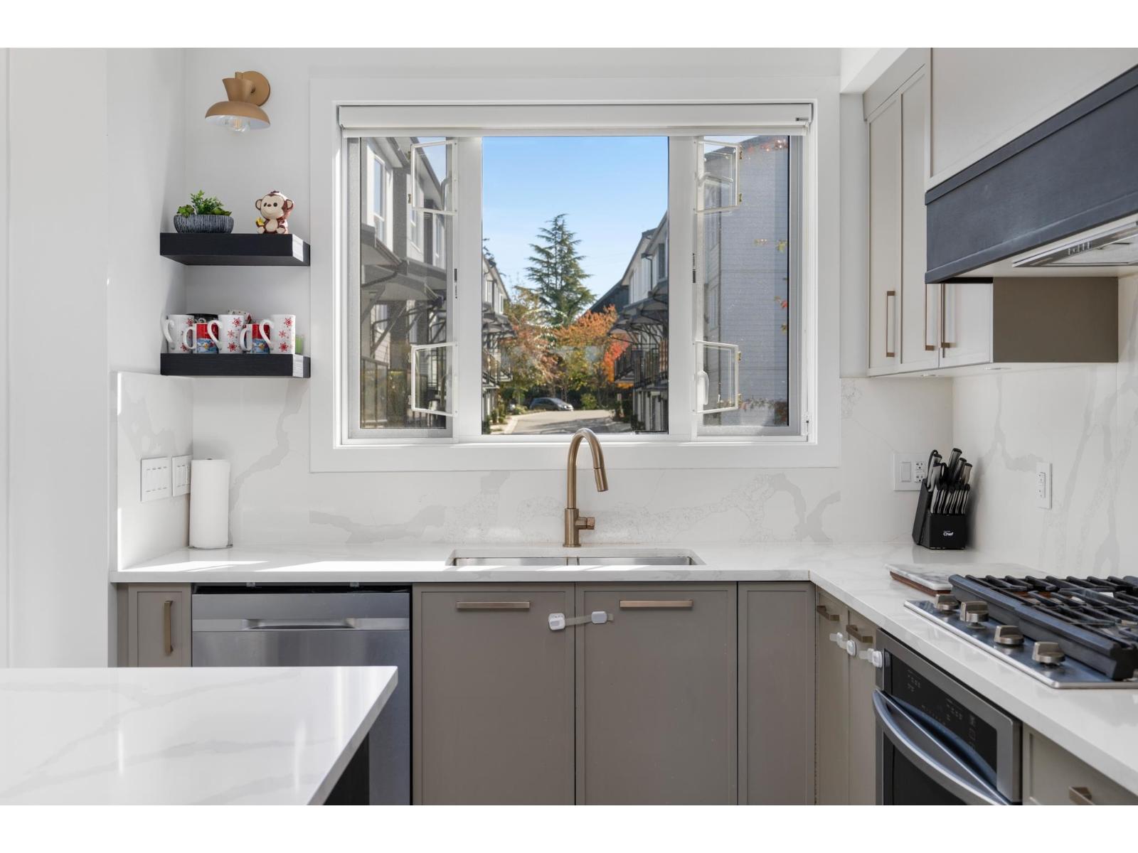 Photo of 14 15030 28 AVENUE 15