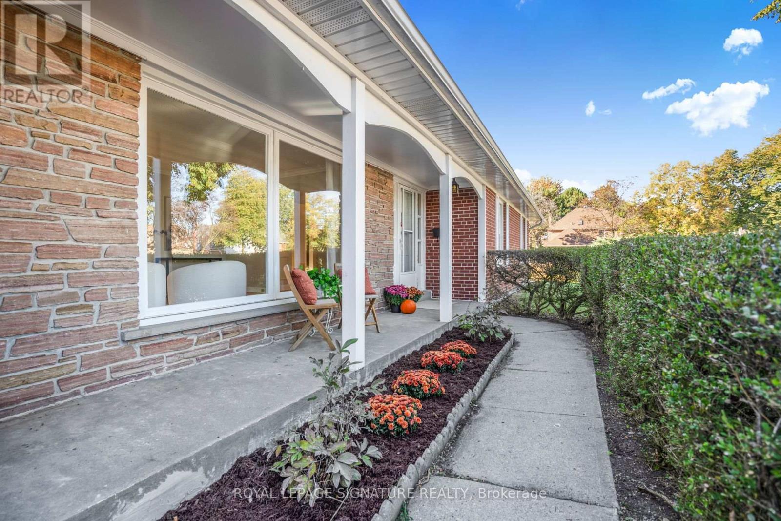 43 Kathrose Drive, Toronto, ON photo 2