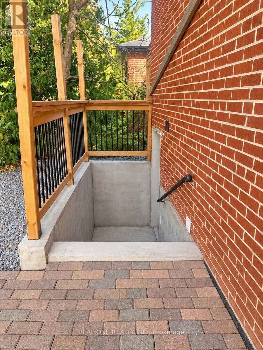149 Bishop Avenue, Toronto, ON photo 34