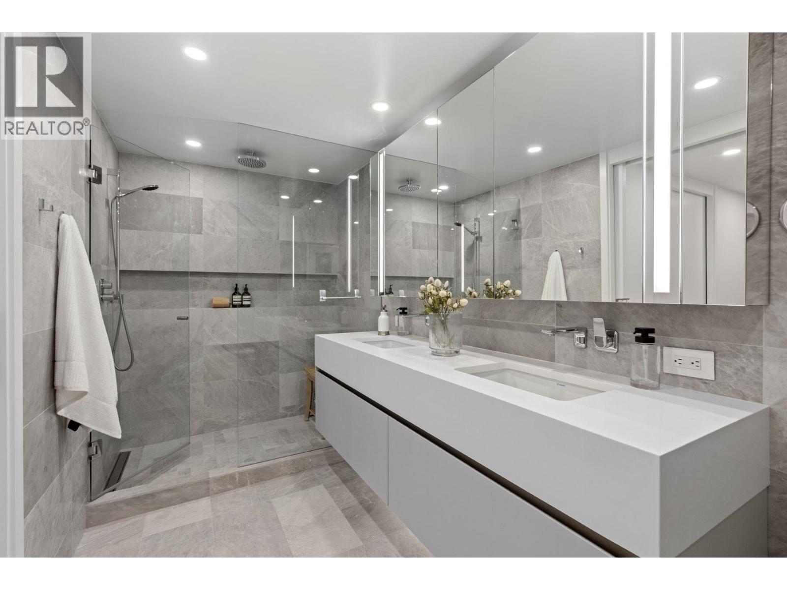 Photo of 2903 889 PACIFIC STREET 20