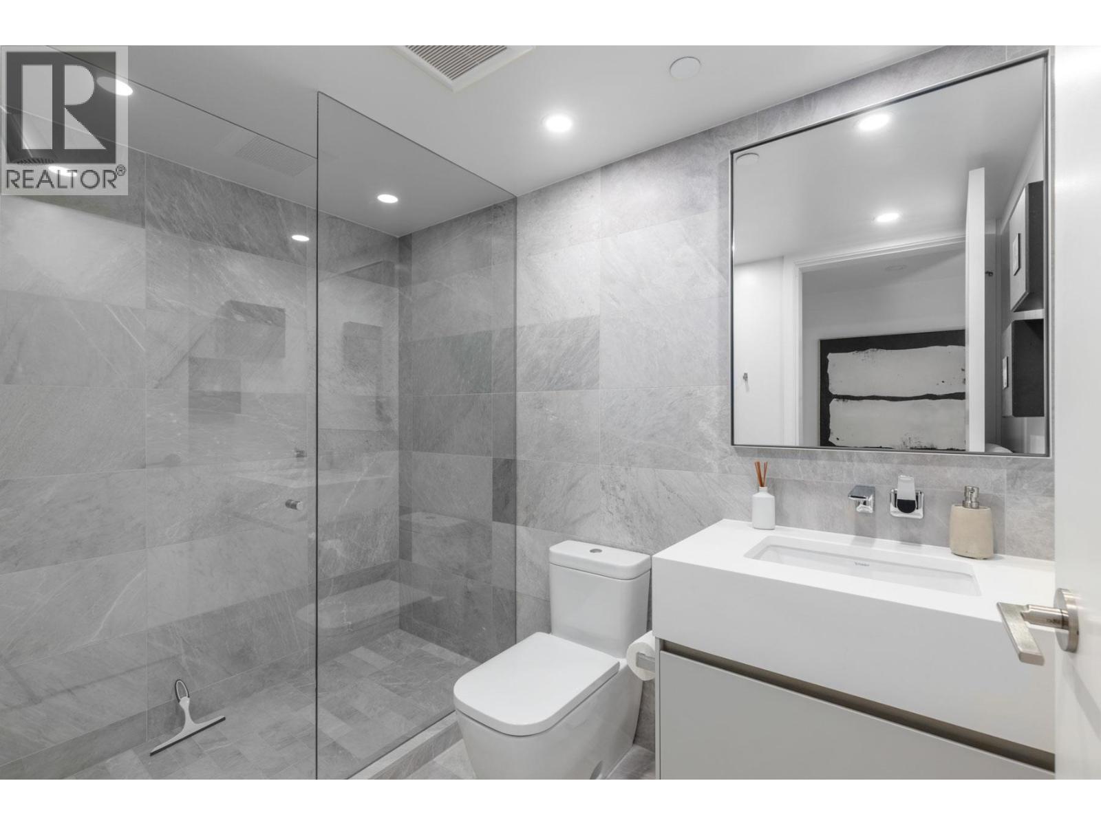 Photo of 2903 889 PACIFIC STREET 24