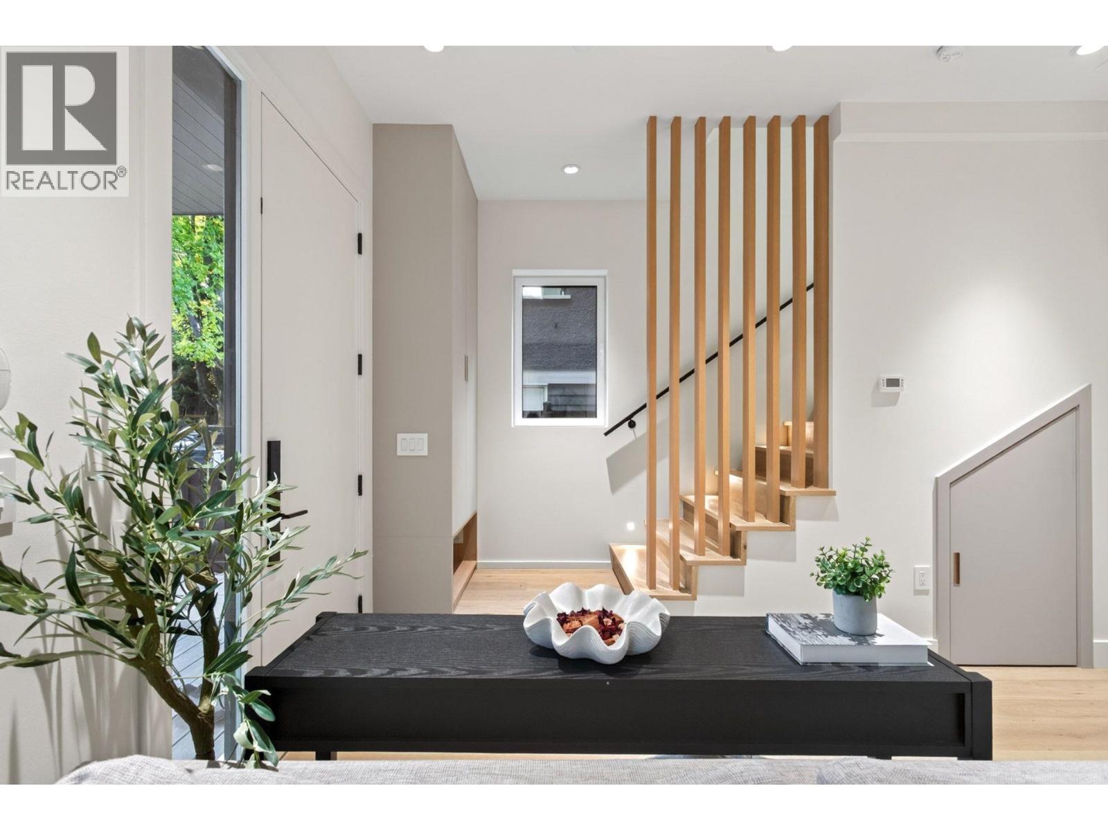 Photo of 1 3315 W 10TH AVENUE 6