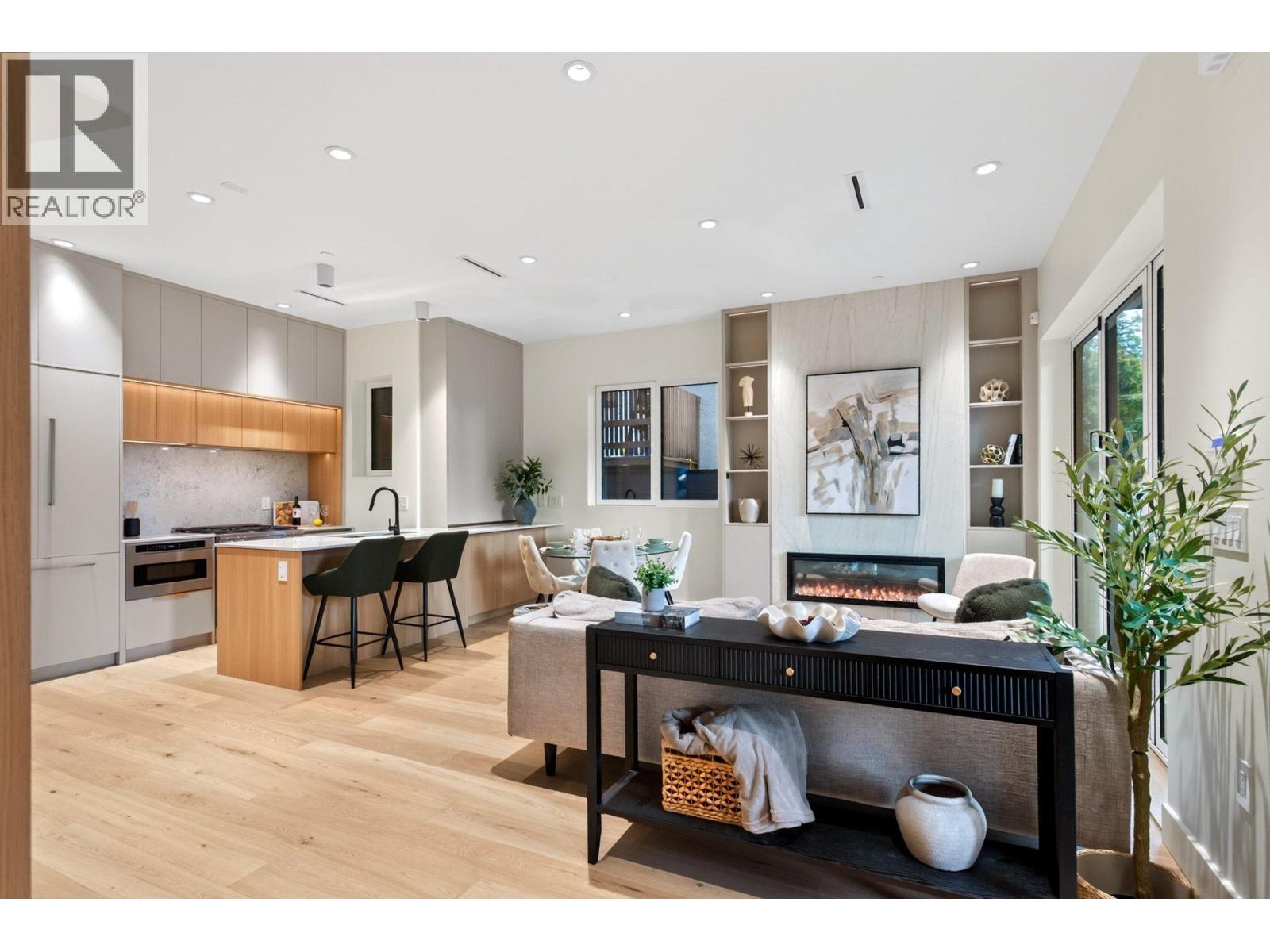 Photo of 1 3315 W 10TH AVENUE 5
