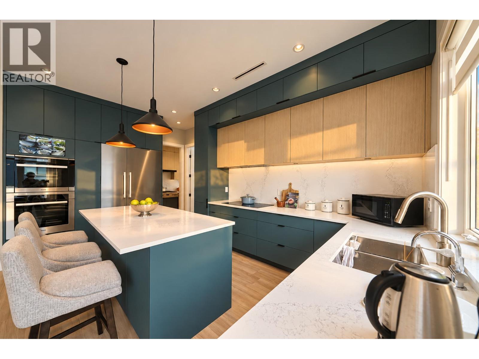 Photo of 6376 BURNS STREET 11