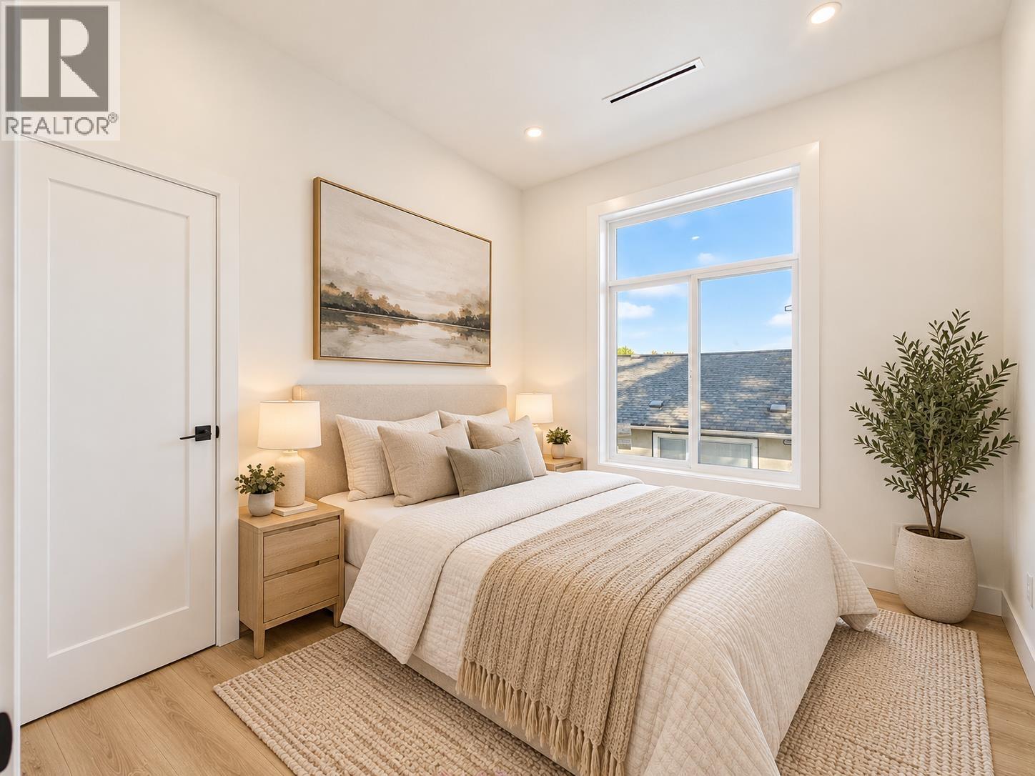 Photo of 1 122 EIGHTH AVENUE 28