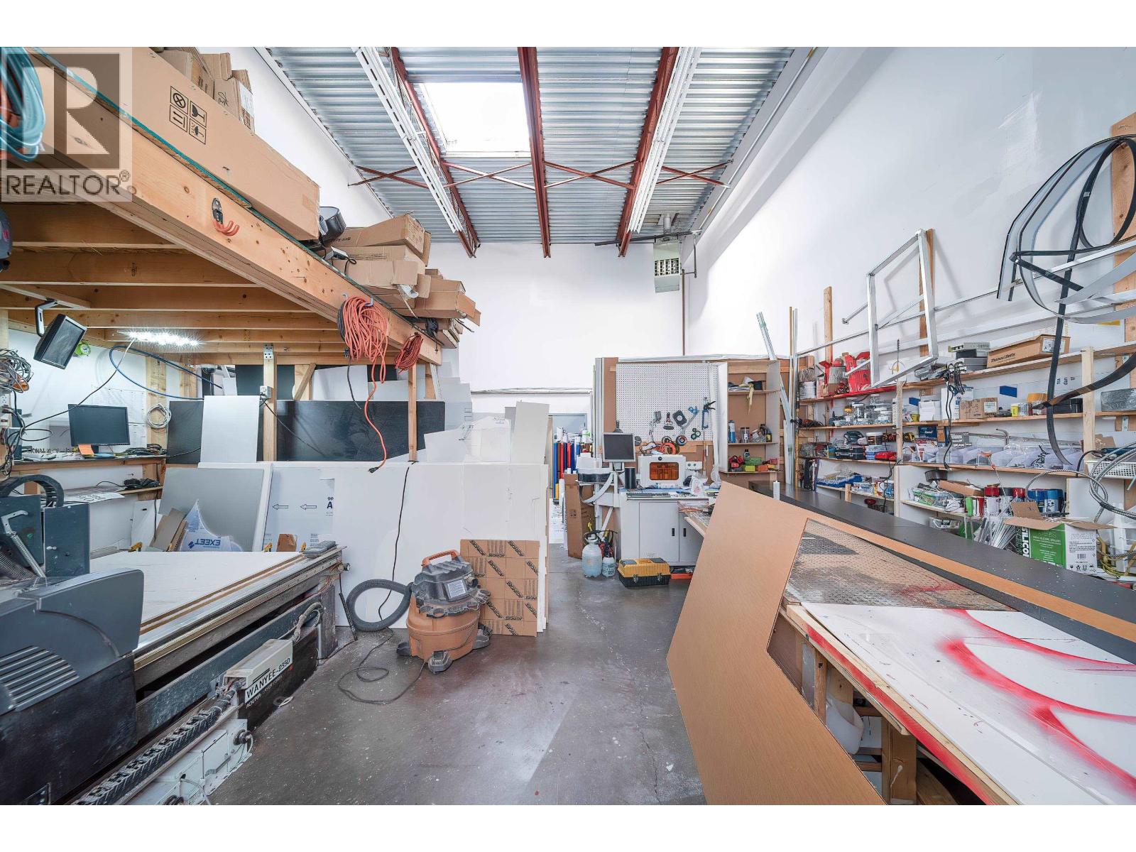 Listing photo 11