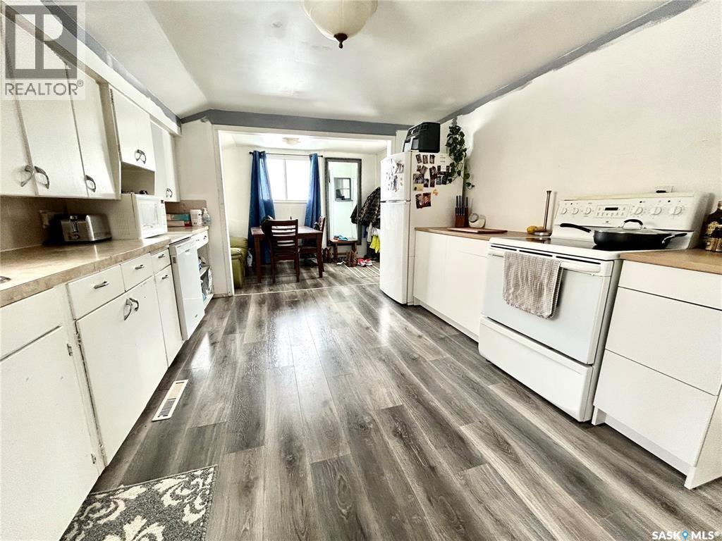 821 2nd AVENUE E, Zenon Park — photo 12