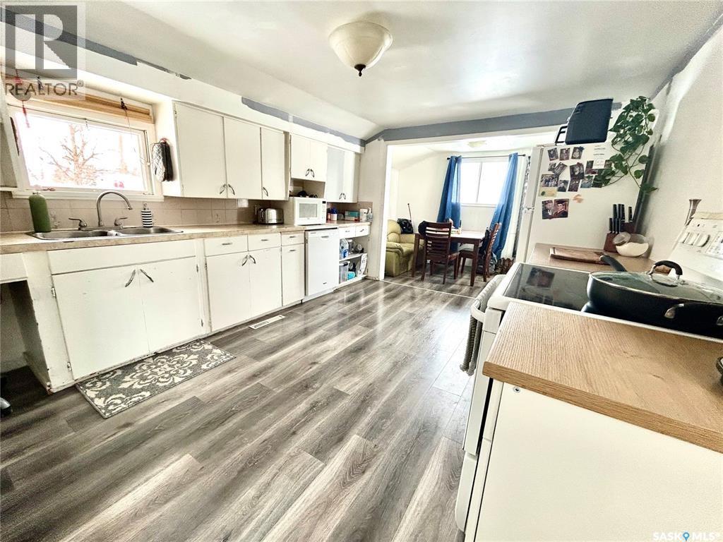 821 2nd AVENUE E, Zenon Park — photo 4