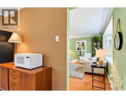 Sunroom - 35 Pleasant Avenue, Kitchener, ON N2M4A3 Photo 9