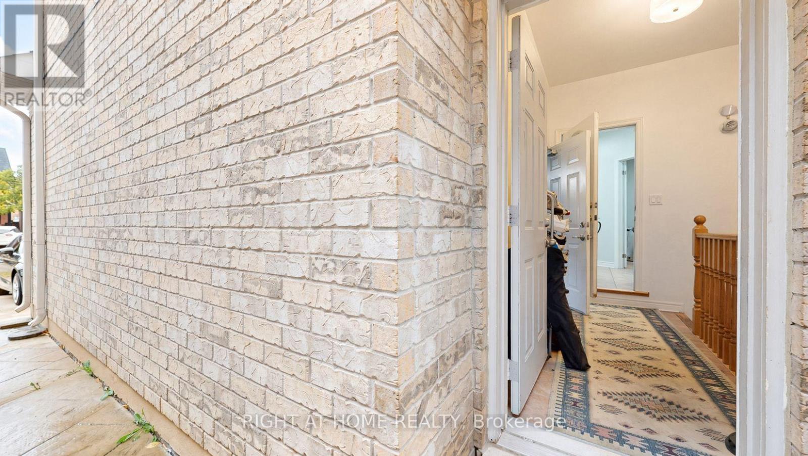 388 Vellore Park Avenue, Vaughan, ON photo 24