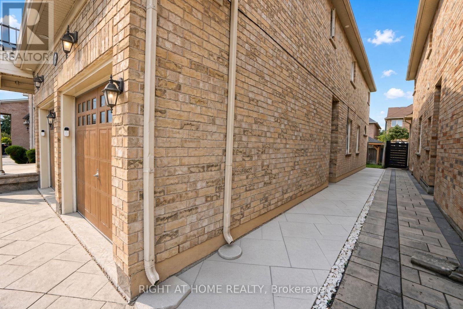 388 Vellore Park Avenue, Vaughan, ON photo 32