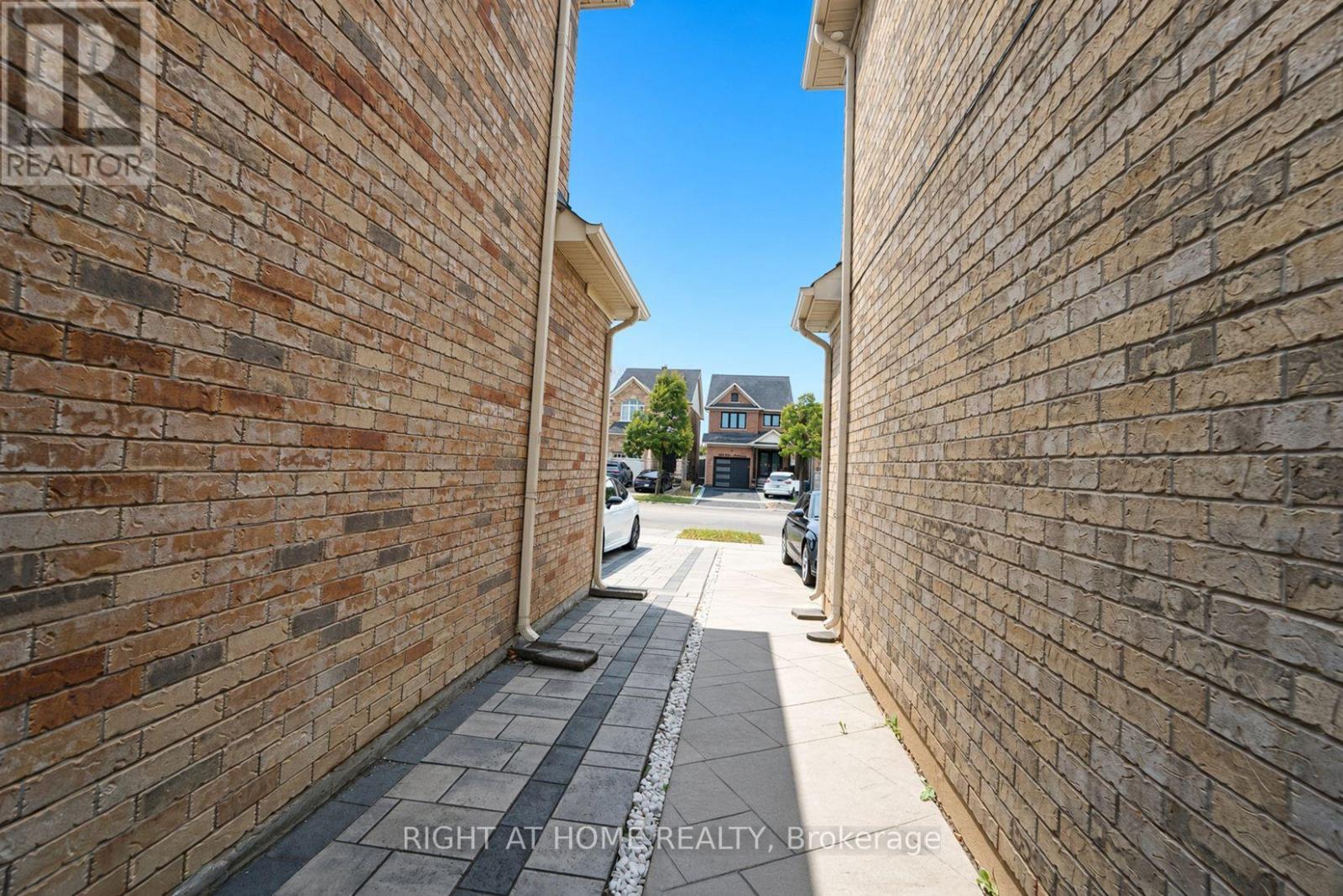 388 Vellore Park Avenue, Vaughan, ON photo 33
