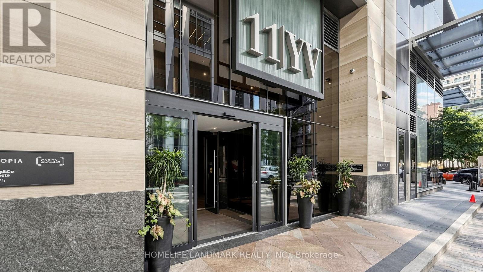 4803- 11 Yorkville Avenue, Toronto, ON photo 2