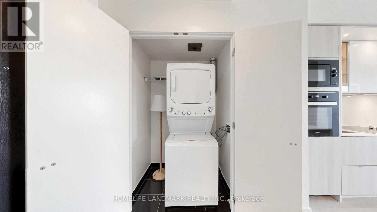 4803- 11 Yorkville Avenue, Toronto, ON photo 33